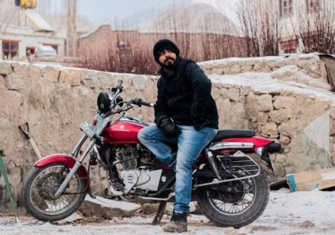 why do hands get cold on motorcycle ride